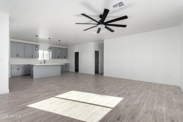 10611 N 81st Avenue, Peoria, AZ 85345