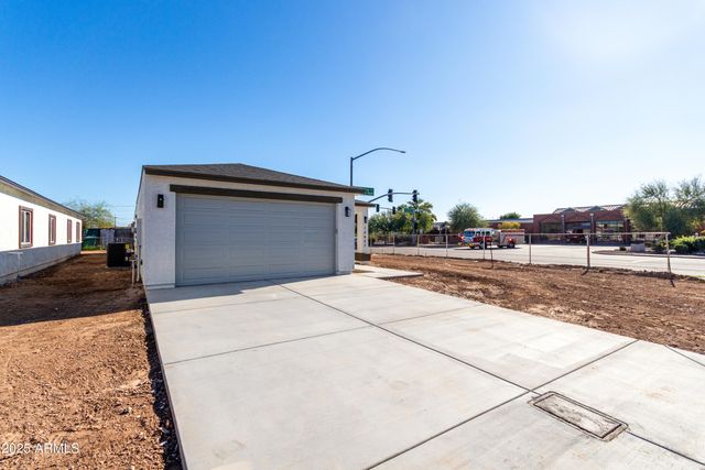 10611 N 81st Avenue, Peoria, AZ 85345
