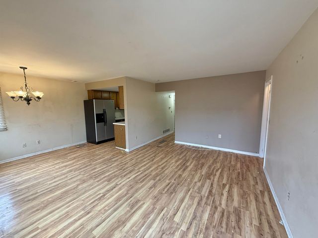 17423 Utica Oaks Lane, Roseville, MI 48066