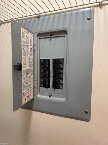 17423 Utica Oaks Lane, Roseville, MI 48066