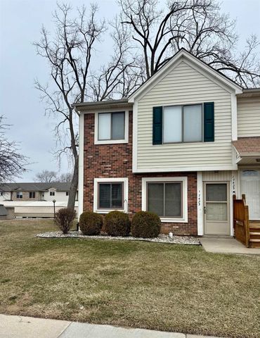 17423 Utica Oaks Lane, Roseville, MI 48066