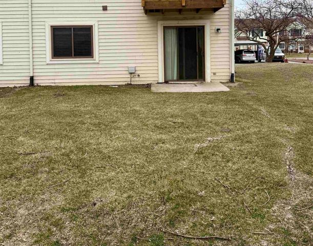 17423 Utica Oaks Lane, Roseville, MI 48066