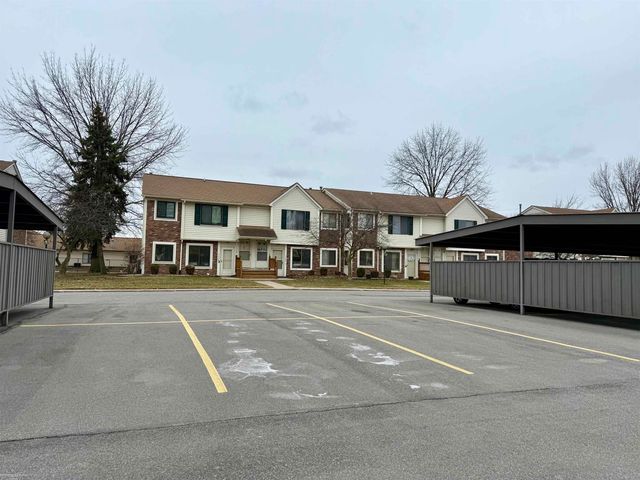 17423 Utica Oaks Lane, Roseville, MI 48066