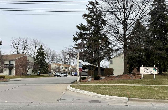 17423 Utica Oaks Lane, Roseville, MI 48066