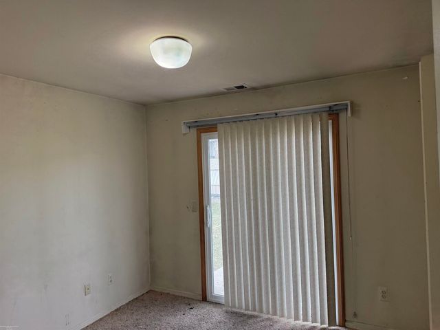 17423 Utica Oaks Lane, Roseville, MI 48066