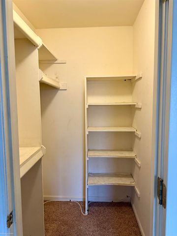 17423 Utica Oaks Lane, Roseville, MI 48066