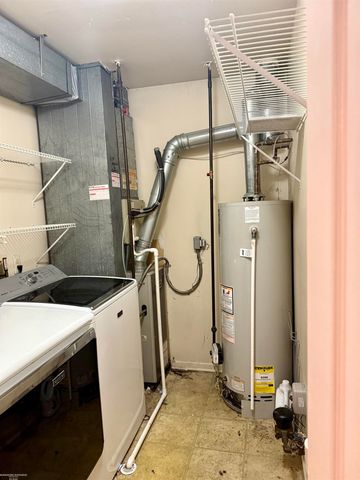 17423 Utica Oaks Lane, Roseville, MI 48066