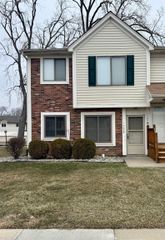 17423 Utica Oaks Lane, Roseville, MI 48066