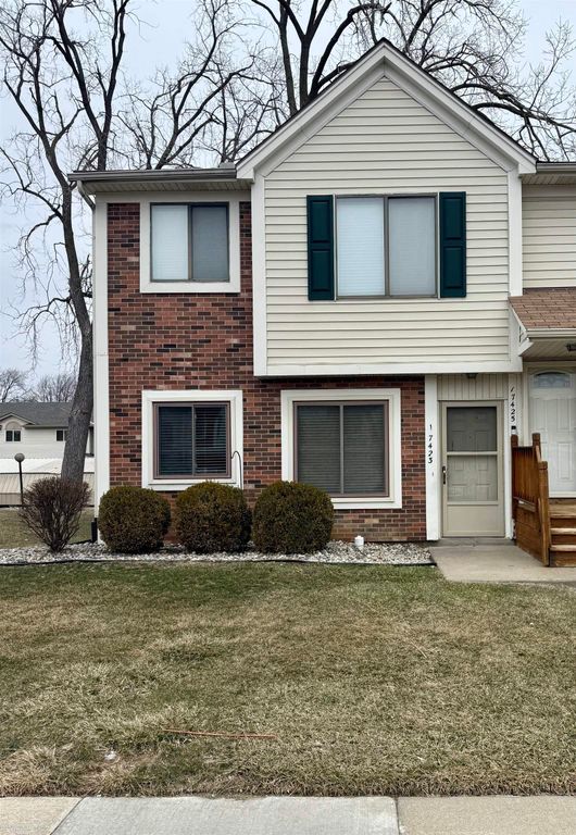 17423 Utica Oaks Lane, Roseville, MI 48066