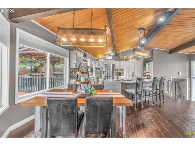 59887 WESTHILL Rd, St Helens, OR 97051