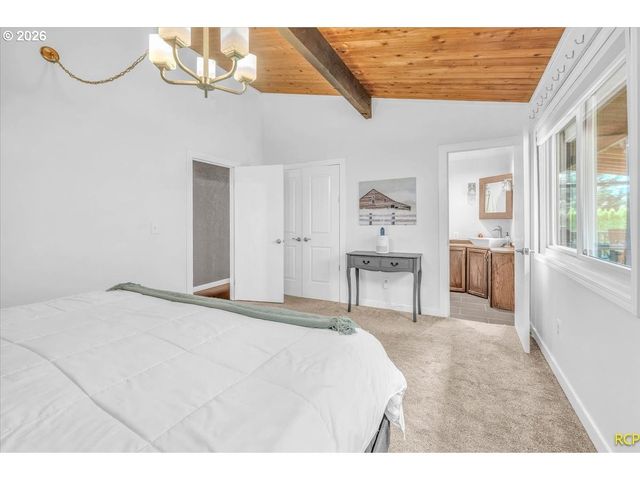 59887 WESTHILL Rd, St Helens, OR 97051