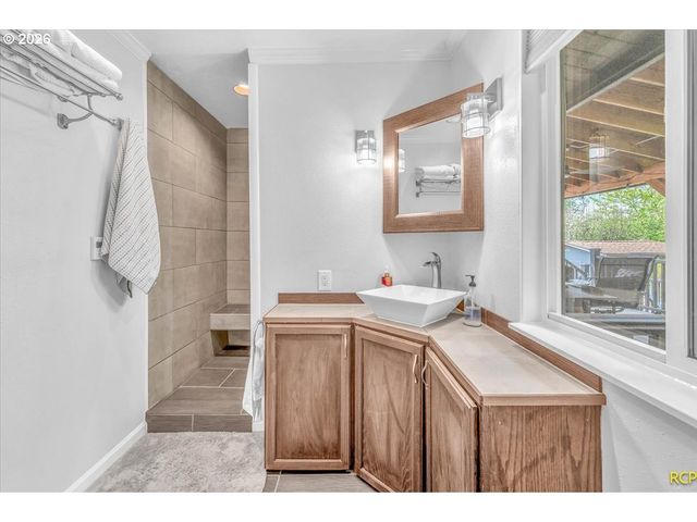 59887 WESTHILL Rd, St Helens, OR 97051