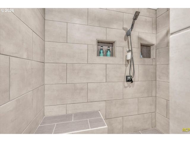 59887 WESTHILL Rd, St Helens, OR 97051