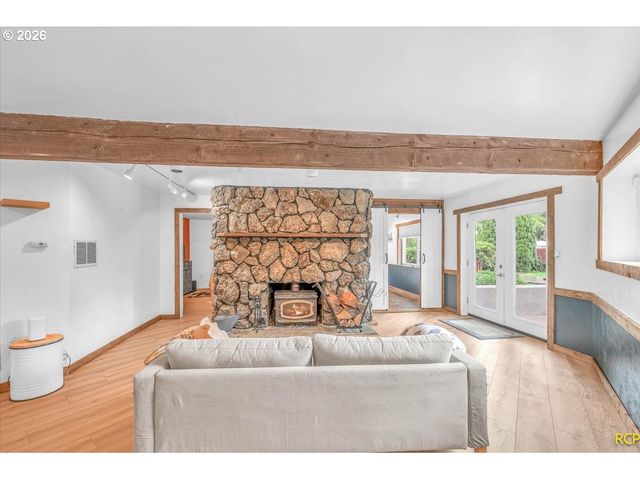 59887 WESTHILL Rd, St Helens, OR 97051
