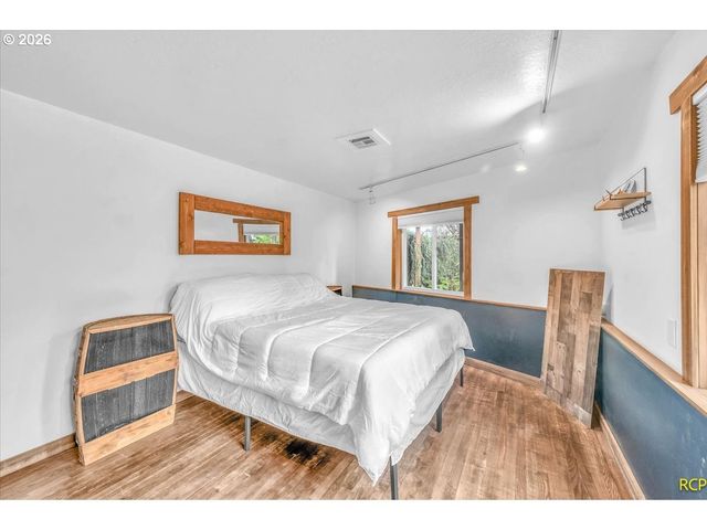 59887 WESTHILL Rd, St Helens, OR 97051