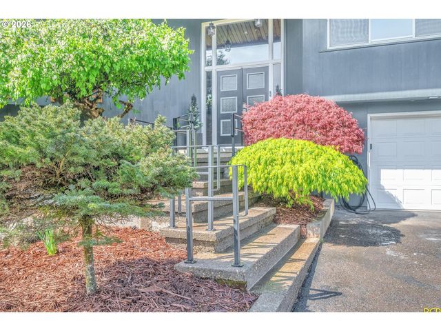 59887 WESTHILL Rd, St Helens, OR 97051