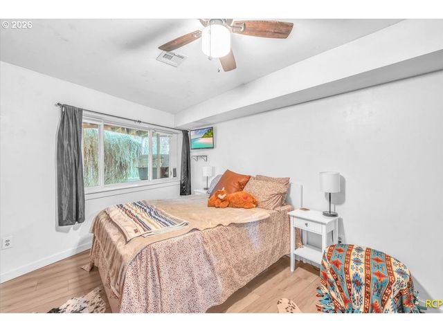 59887 WESTHILL Rd, St Helens, OR 97051