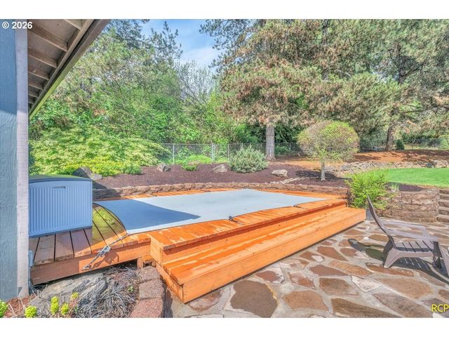 59887 WESTHILL Rd, St Helens, OR 97051