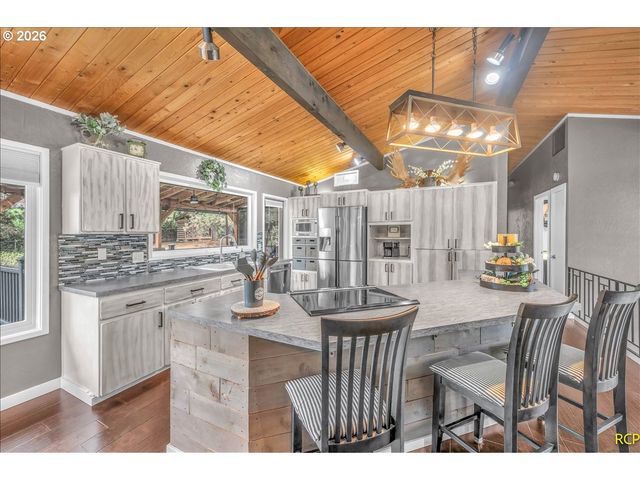 59887 WESTHILL Rd, St Helens, OR 97051