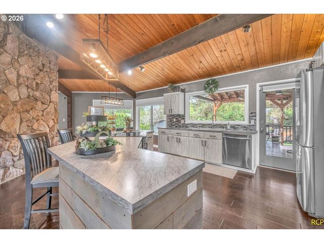 59887 WESTHILL Rd, St Helens, OR 97051