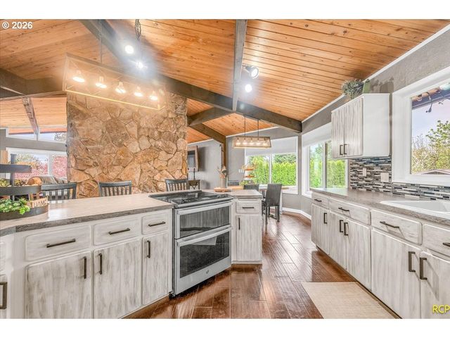 59887 WESTHILL Rd, St Helens, OR 97051