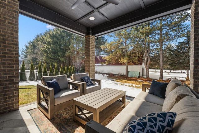 52801 Royal Park Avenue, Shelby Twp, MI 48315