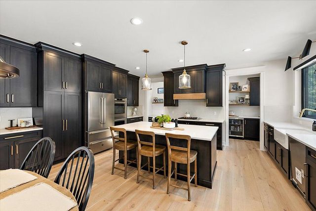 52801 Royal Park Avenue, Shelby Twp, MI 48315