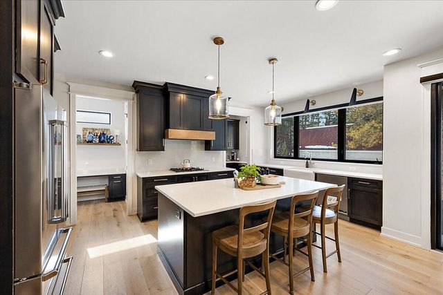 52801 Royal Park Avenue, Shelby Twp, MI 48315