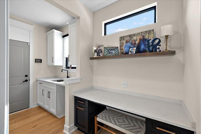 52801 Royal Park Avenue, Shelby Twp, MI 48315