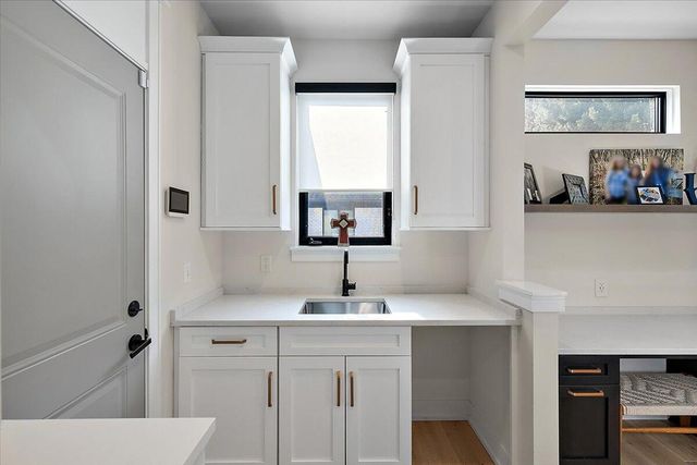 52801 Royal Park Avenue, Shelby Twp, MI 48315