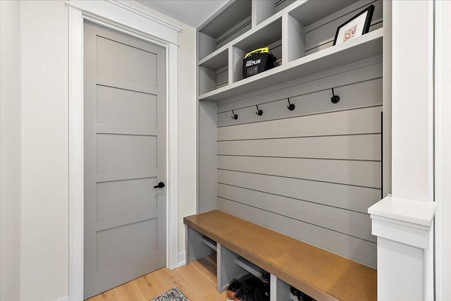 52801 Royal Park Avenue, Shelby Twp, MI 48315