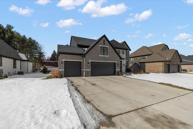 52801 Royal Park Avenue, Shelby Twp, MI 48315