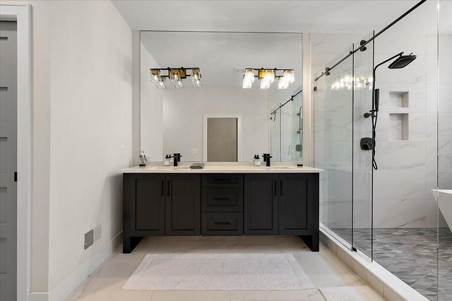 52801 Royal Park Avenue, Shelby Twp, MI 48315