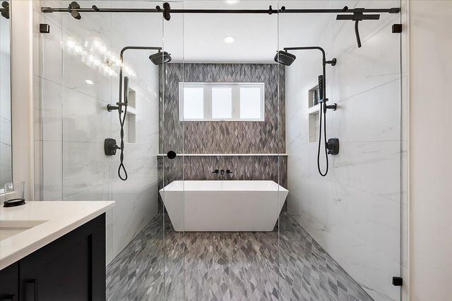 52801 Royal Park Avenue, Shelby Twp, MI 48315