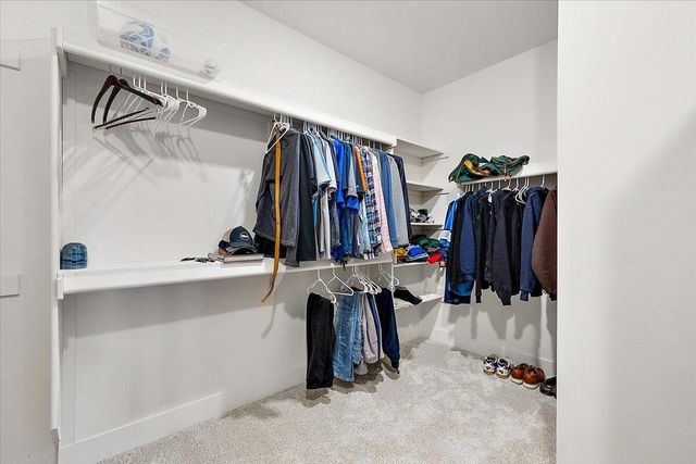 52801 Royal Park Avenue, Shelby Twp, MI 48315