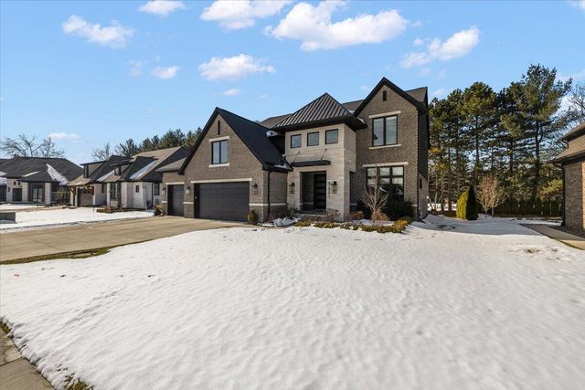 52801 Royal Park Avenue, Shelby Twp, MI 48315