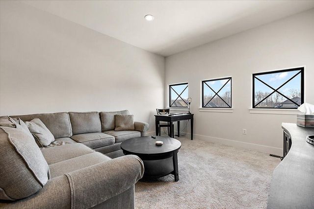 52801 Royal Park Avenue, Shelby Twp, MI 48315