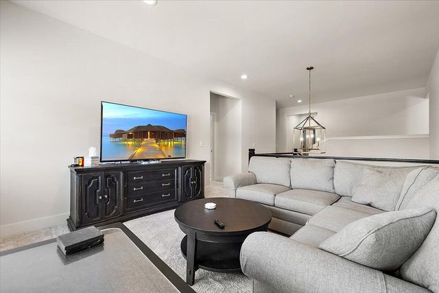 52801 Royal Park Avenue, Shelby Twp, MI 48315