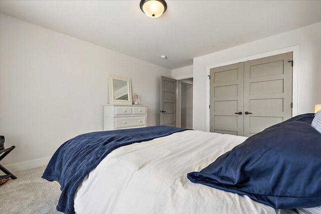 52801 Royal Park Avenue, Shelby Twp, MI 48315