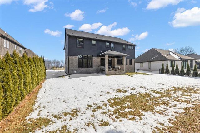 52801 Royal Park Avenue, Shelby Twp, MI 48315