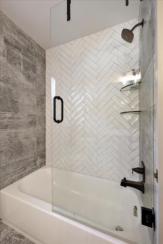 52801 Royal Park Avenue, Shelby Twp, MI 48315