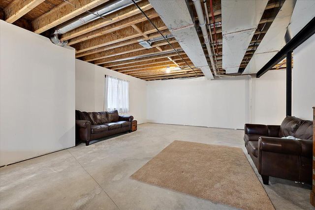 52801 Royal Park Avenue, Shelby Twp, MI 48315