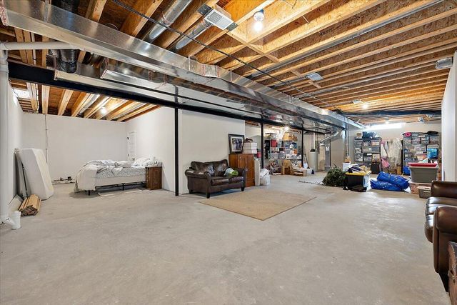 52801 Royal Park Avenue, Shelby Twp, MI 48315