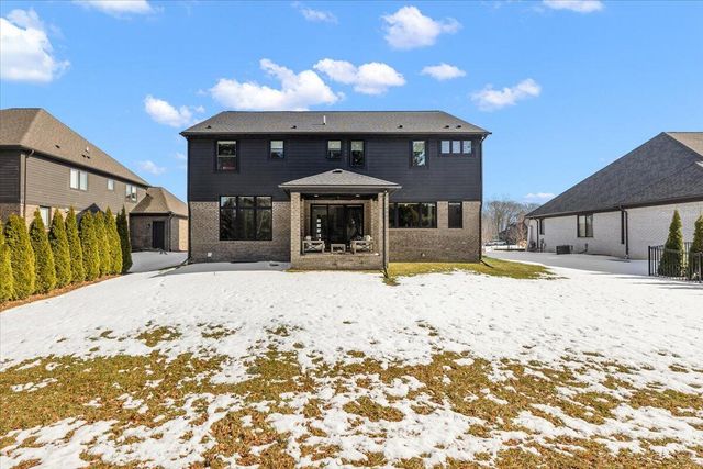 52801 Royal Park Avenue, Shelby Twp, MI 48315