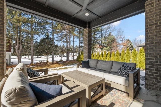 52801 Royal Park Avenue, Shelby Twp, MI 48315