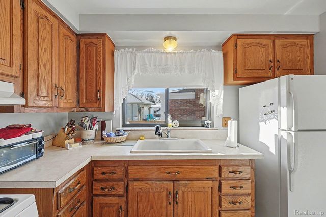 29801 Lonnie Drive, Westland, MI 48185