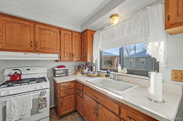 29801 Lonnie Drive, Westland, MI 48185