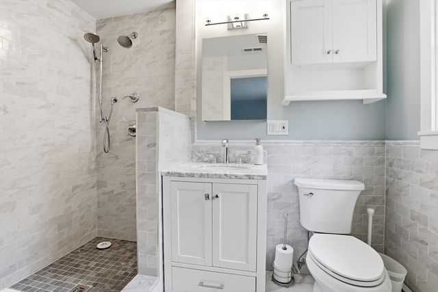15 Harvard Dr, Bedford, MA 01730