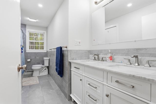 15 Harvard Dr, Bedford, MA 01730
