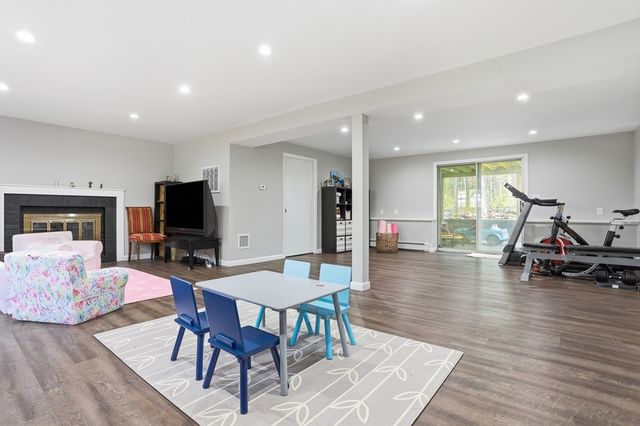 15 Harvard Dr, Bedford, MA 01730